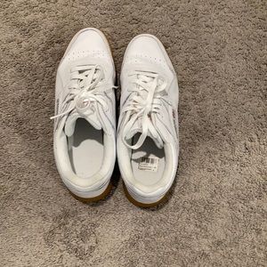 Men’s 9 white shoes